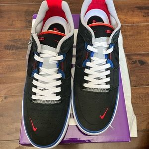 NWT- Nike SB Ishod - never worn - mens size 12